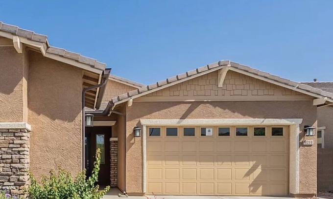 Westbluff House | Luxurious Newer Modern Home 1.5 miles from State Farm Stadium/Westgate district.