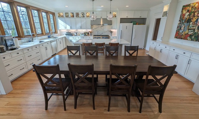 Renton House | Luxurious newly constructed estate nestled in the quiet Talbot Hill neighborhood