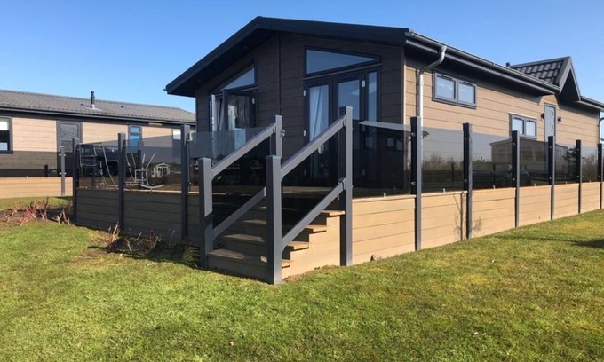 Berwick-upon-Tweed House | Luxurious Oakwood Lodge with Lake View and Glorious Balcony Sunsets