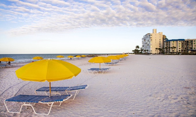 St. Pete Beach Condo | Luxurious Oasis ~ beachside 2 bedroom condo w/pool