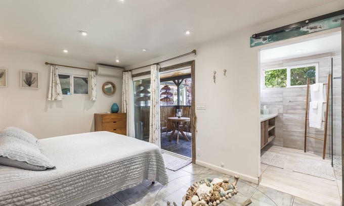 Paia Apartment | Luxurious ocean inspired studio in Paia short walk to Maui's coolest beach town