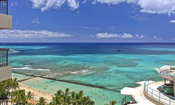 Waikiki Condo | Luxurious Ocean View 2-bed/2-bath condo with Pool, FREE Valet Parking & Wi-Fi