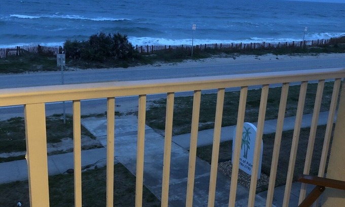 Ormond-by-the-Sea Condo | Luxurious Oceanfront Ormond Getaway