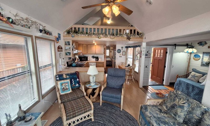 Smith River Cabin | Luxurious Oceanfront Cabin 7 Getaway w/Hot Tub : stunning views, private hot tub, and cozy comfort. (Private Beach Owned by White Rock Resort)