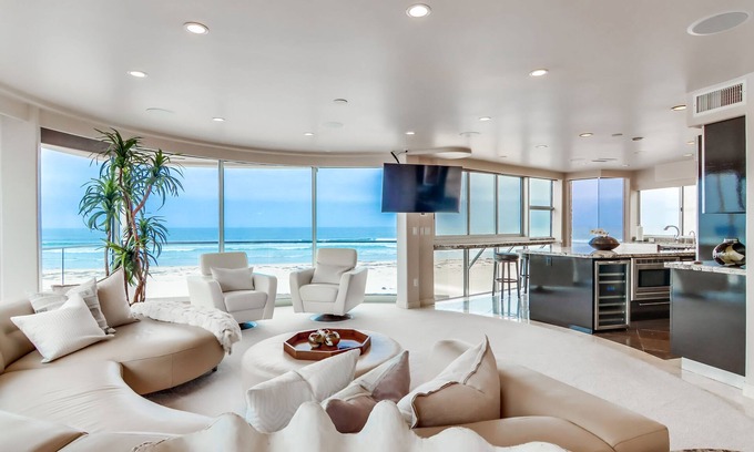 Mission Beach House | Luxurious oceanfront escape with majestic views, beach access & great kitchen