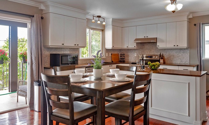 Victoria House | Luxurious Olympic View Suite 1400 Sq ft + Balcony