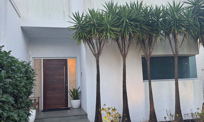 Blakehurst House | Luxurious Parkside residence, architecturally designed tri-level home with pool.