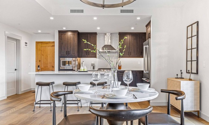 Canmore Condo | Luxurious Penthouse | Bikes Included