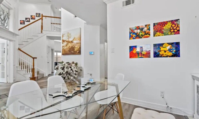 Lake Highlands Villa | Luxurious | Pool Oasis | PS5 | 12 Beds | Aquarium