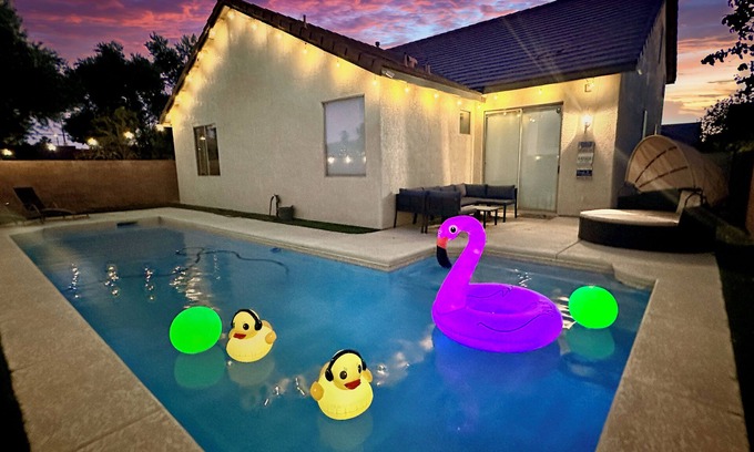 MacDonald Ranch House | Luxurious Pool Villa close to the strip