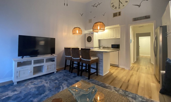 Bunker Oaks Villa | Luxurious Renovated Villa Overlooking Lake & Golf Course