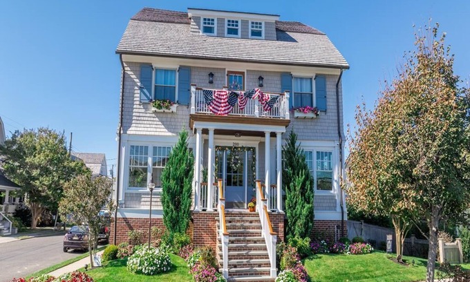 Cape May House | Luxurious Resort-like Pool and Patio, Ocean View, Easy walk to Downtown CM. 8 Bedrooms.