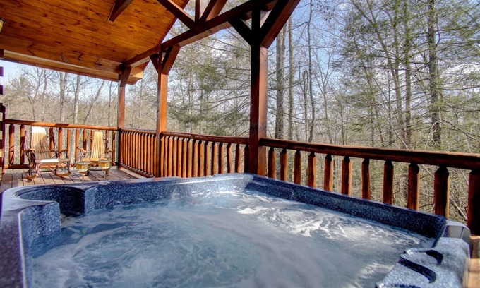 Hemlock Hills Cabin | Luxurious, Romantic, Cozy Cabin/Great Reviews/Close to Town/Clean/Hot tub!