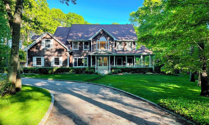 Sagaponack House | Luxurious Sagaponack Property, Newly Renovated. Spacious and Modern!