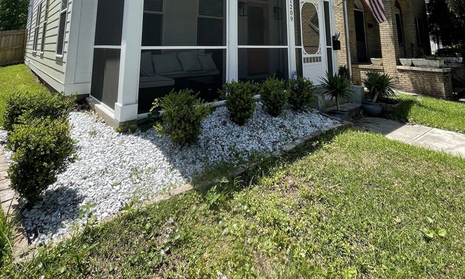 Benjamin Van Clark Park House | Luxurious Savannah Summer Getaway 3 BR 2.5 BA Minutes from downtown!