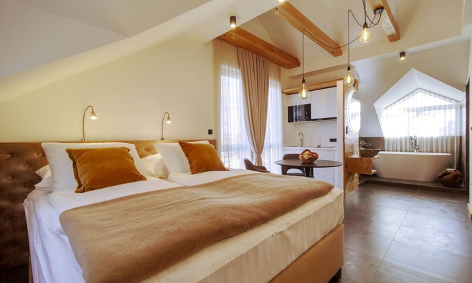 Maribor Apartment | Luxurious Studio w/a Bathtub at Kavenija Apartment