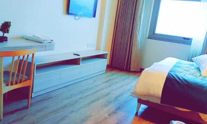 Gurugram Apartment | Luxurious Stay by NobleNest @Aipl Joy Street mall sec 66