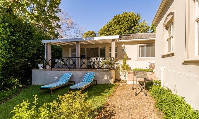 Constantia Cottage | Luxurious sunny Garden Cottage on the doorstep of the historical Groo