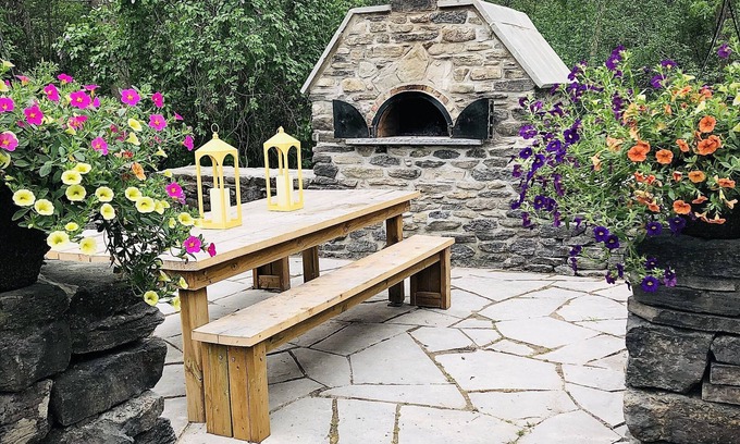 Prince Edward House | Luxurious Vacation Retreat - Pool, basketball court, pizza oven, central in PEC