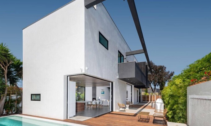 Del Rey Villa | Luxurious Venice Beach Oasis Modern Home