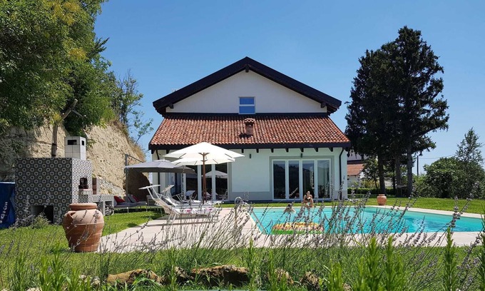 Bistagno Villa | Luxurious villa with swimming pool - Casale Valle Brinetta