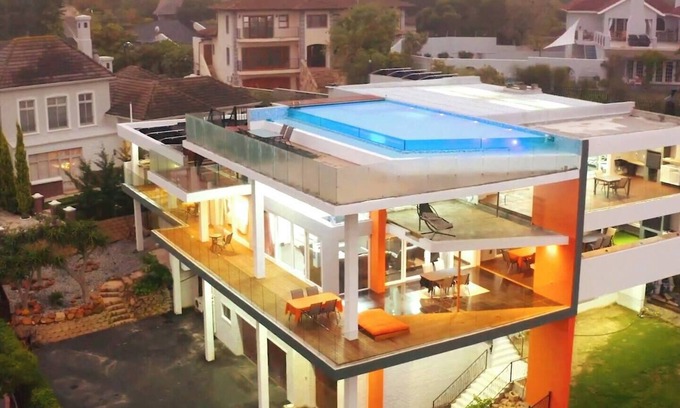 Somerset West Villa | Luxurious Villa ~ Rooftop Pool ~ Stunning Views!