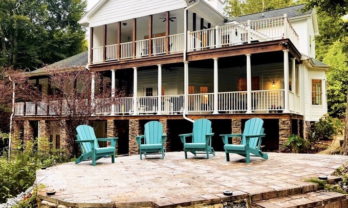 Townville House | Luxurious waterfront house on lake Hartwell 20 minutes from Clemson
