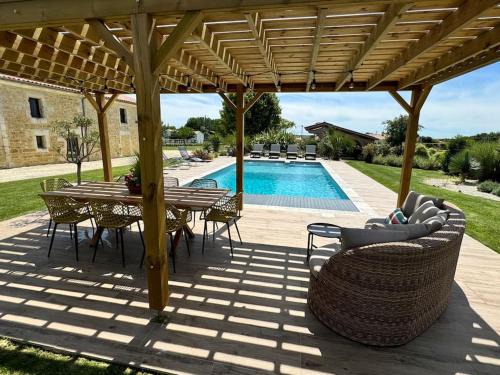 Saint-Savinien House | Luxury 1 bed house with shared pool