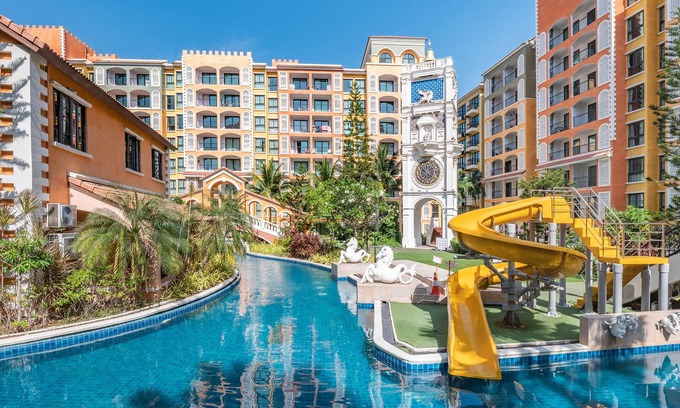 Na Kluea Apartment | Luxury 1 Beddoom with Pool