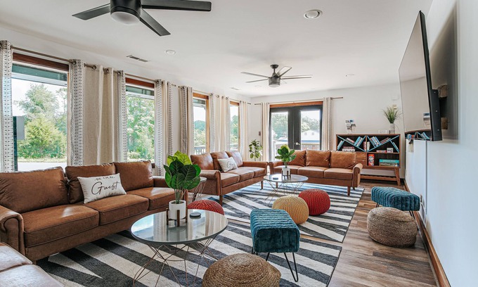 Afton Apartment | Luxury 1-BR Suite near Nelson 151 | Pet-Friendly!