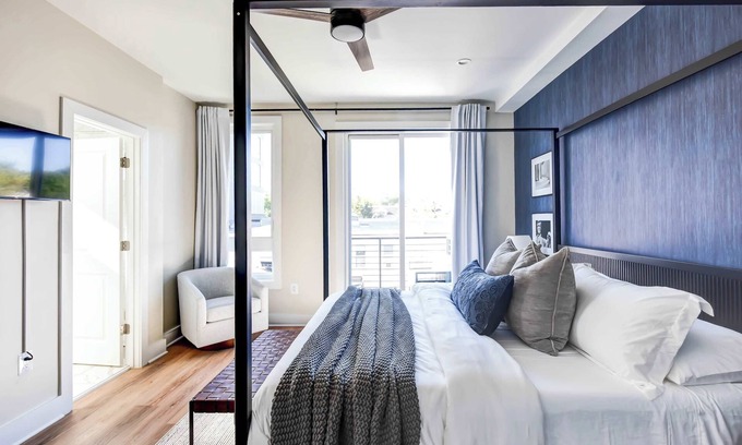 Park View House | Luxury 12-BR DC Mansion+Rooftop Patio | Sleeps 28