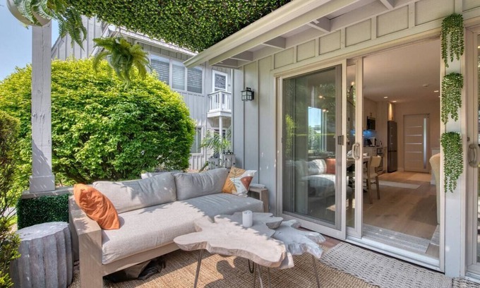 Sag Harbor House | Luxury 1BR Townhouse in Sag Harbor Walk to Dining & Waterfront