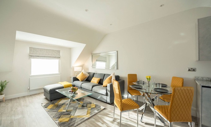 Reading Apartment | Luxury 2 Bed, 2 Bath Apartment by KSA