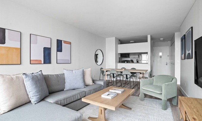 Midtown West Apartment | Luxury 2 bed 2 bath in Time Squeare