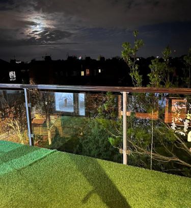 Askew Apartment | Luxury 2 bed 2 bath penthouse