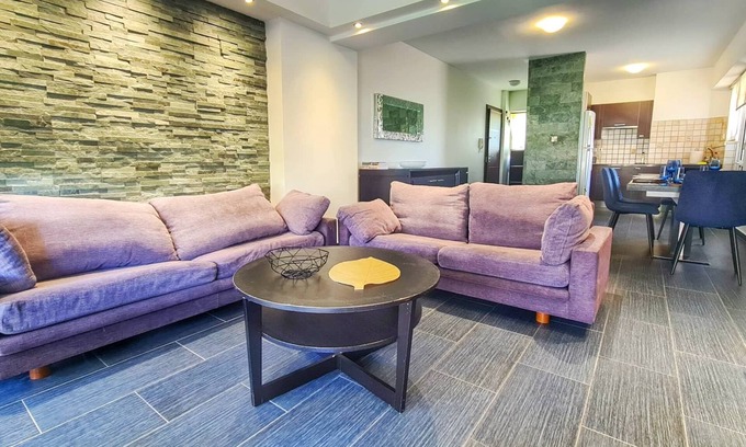 Ayios Dhometios Apartment | Luxury 2-bed apartment minutes to downtown