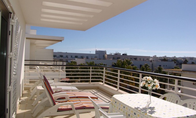 Telheiro Apartment | Luxury 2 Bed Apart with large south facing balcony, WiFi, AC & 4 Pool passes