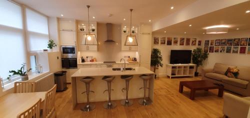 Lancaster Gate Apartment | Luxury 2 bed/bath apartment next to Hyde Park