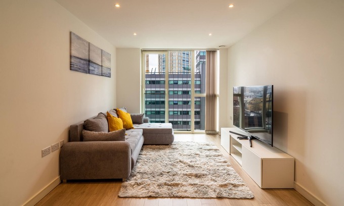 Fairfield Apartment | Luxury 2-Bed Croydon Apartment Near Gatwick