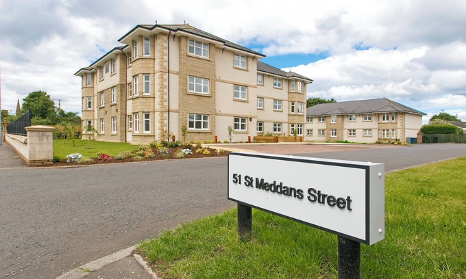 Troon Apartment | Luxury 2 bed Ground Floor apartment in a quiet location close to Royal Troon GC.