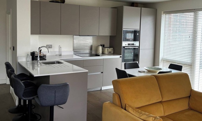 Woolwich Apartment | Luxury 2 Bed In Royal Arsenal- for Family of 4