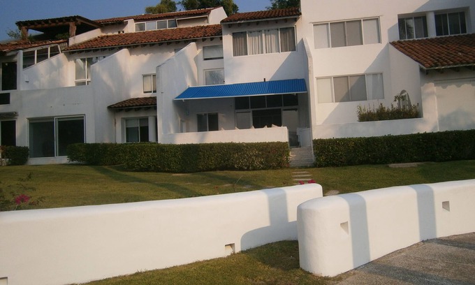 Ixtapa Condo | Luxury 2-bedroom condo in Yacht club in Ixtapa Zihuatanejo