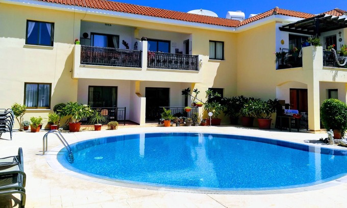 Emba Apartment | Luxury 2 Bedroom Apartment, 15 mins to Neofytos Monastry, Pool Lounge, Free WIFI