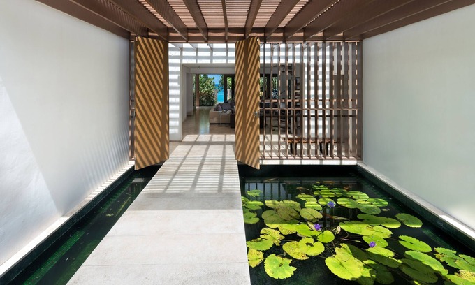 Gibbs Bay Villa | Luxury 2 Bedroom Beach Front Villa w/ Jacuzzi