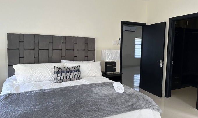 Ocho Rios House | Luxury 2 bedroom bungalow with pool & gym in Ocho Rios, with WiFi and AC