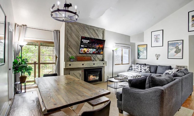 Keystone Apartment | Luxury 2 Bedroom Condo with Pool Hot Tub and Sauna