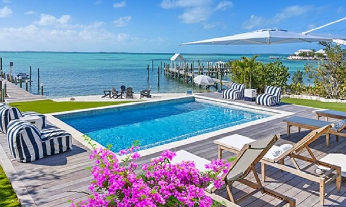 Hope Town House | Luxury 2 Bedroom Home With Private Dock and Pool On The North End