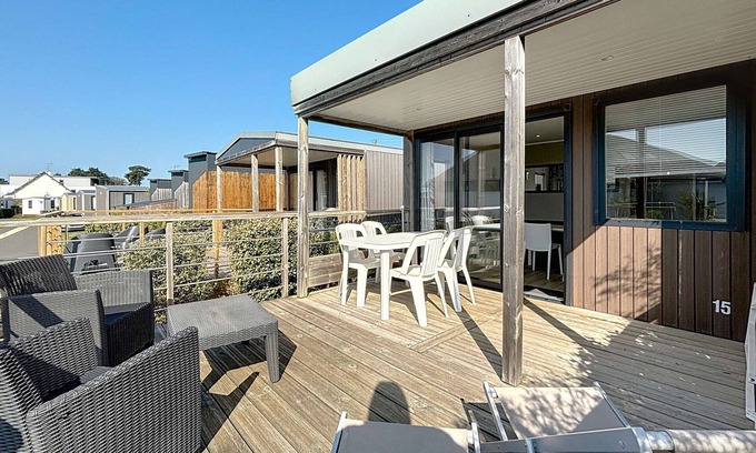 Jullouville-les-Pins House | Luxury 2-Bedroom Mobile Home with Heated Pool, Gym & Near Beach in Jullouville