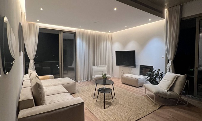 Dasoupolis Apartment | Luxury 2 bedroom penthouse near the city center! Pet-friendly!