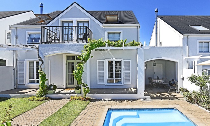 Franschhoek House | Luxury 2 bedroomed home in the heart of the picturesque town of Franschhoek